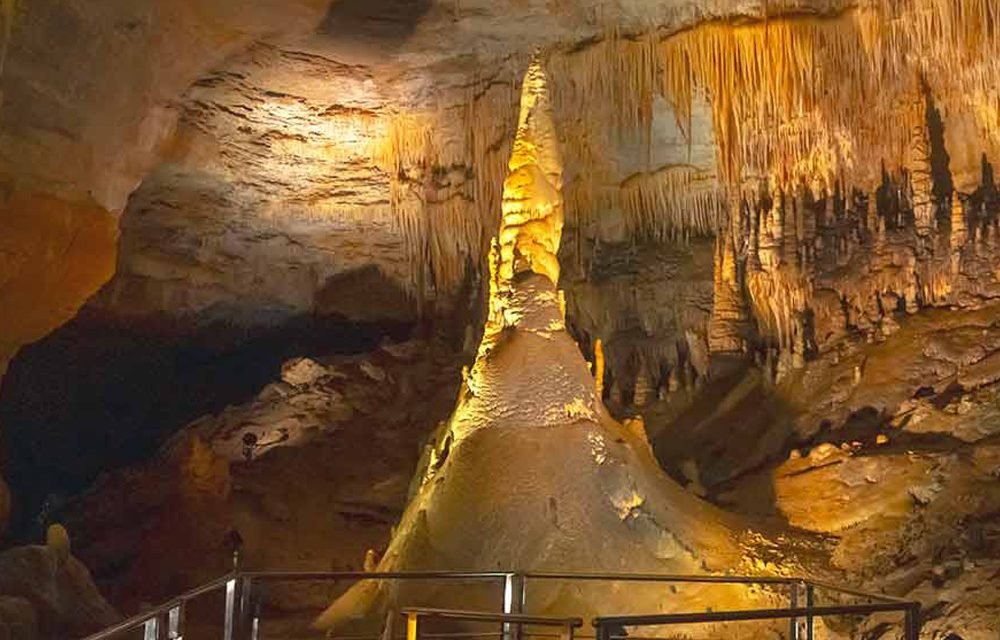 SARCÓFAGOS DE KARAJÍA Y CAVERNA DE QUIOCTA (LA PRIMERA CAVERNA ILUMINADA DEL PERÚ)